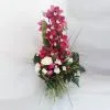 Bouquet Vittoria: un elegante mazzo con orchidea, rose bianche e fiori di stagione