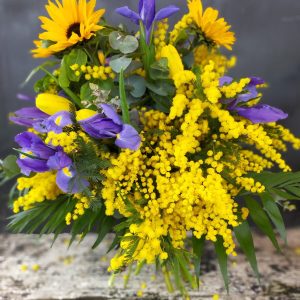 Mazzo di fiori con mimosa 