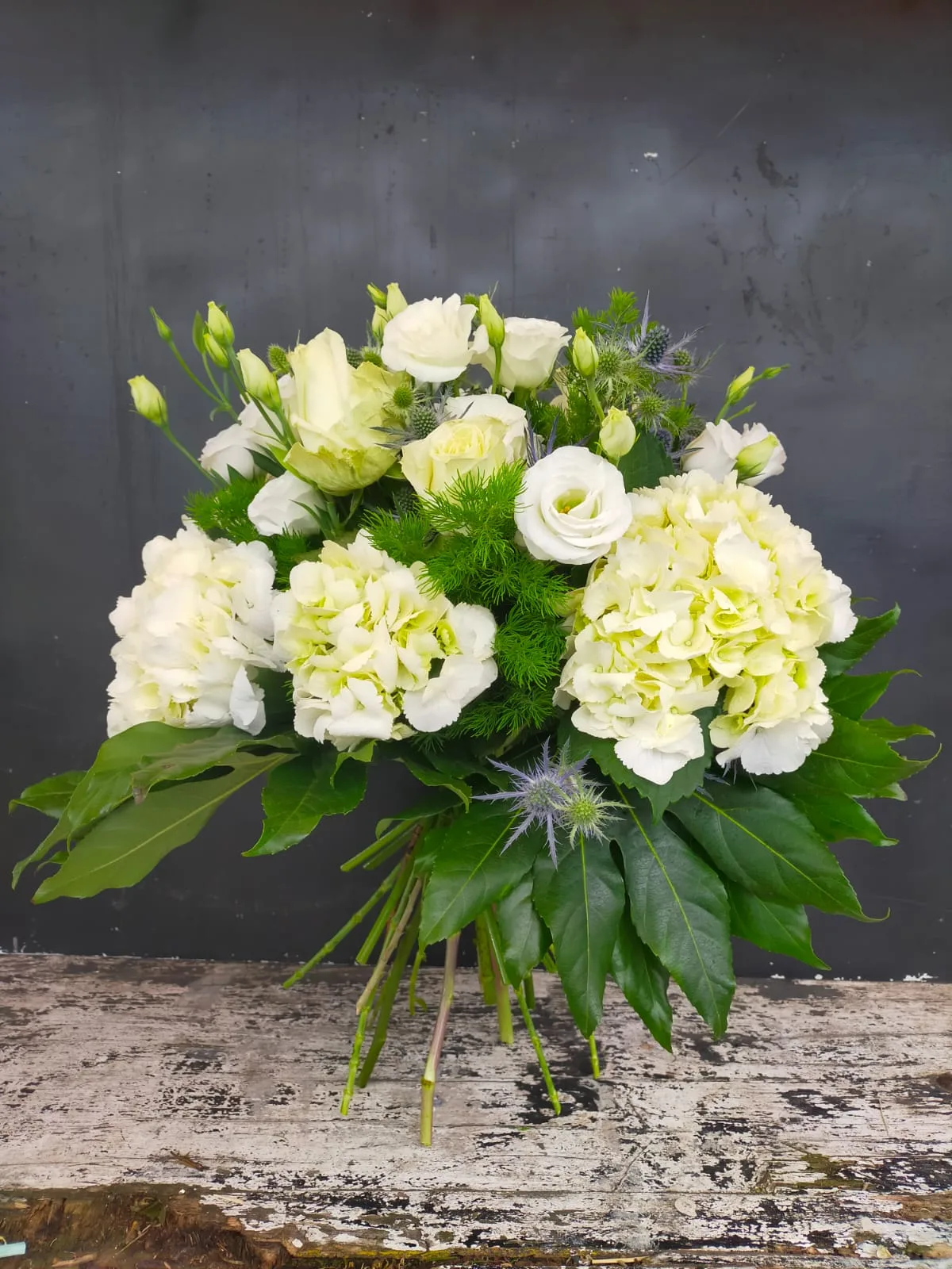 Mazzo di fiori bianco