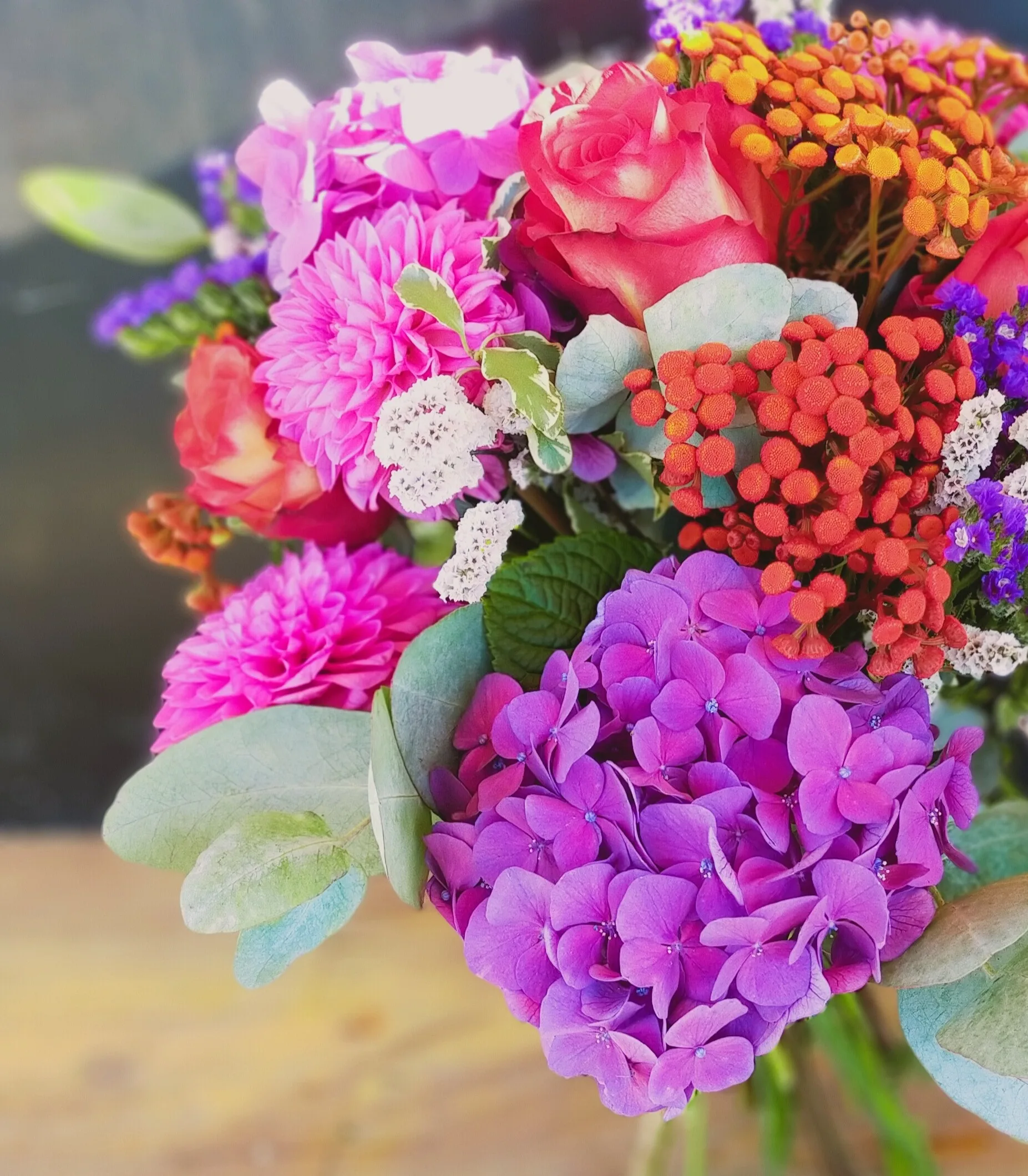 Bouquet Arancio Rosa e Fucsia. Colore, energia e pura vitalità