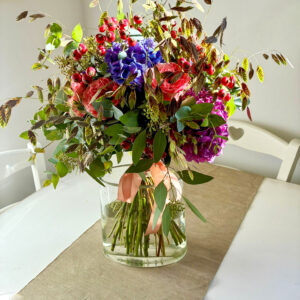 Bouquet Ninfea - ortensie, rose, bacche di rosa canina, verde decorativo, fiori di avena
