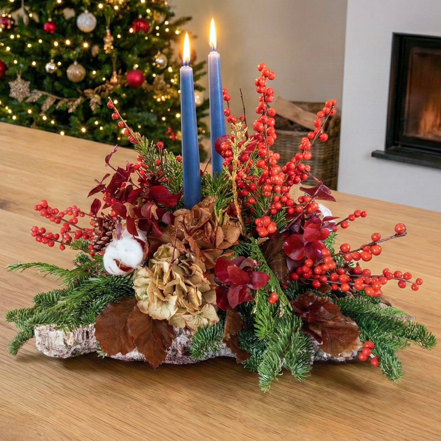 Centrotavola di Natale Elegante: Abete, Ilex e Spezie - Il Bouquet a Le Rughe - De Luca Fiori