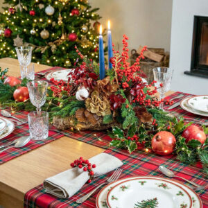 Centrotavola di Natale Elegante: Abete, Ilex e Spezie - Il Bouquet a Le Rughe - De Luca Fiori