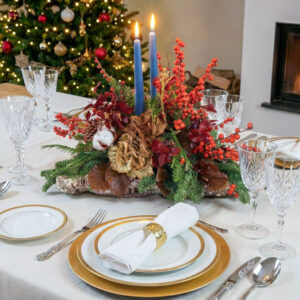 Centrotavola di Natale Elegante: Abete, Ilex e Spezie - Il Bouquet a Le Rughe - De Luca Fiori