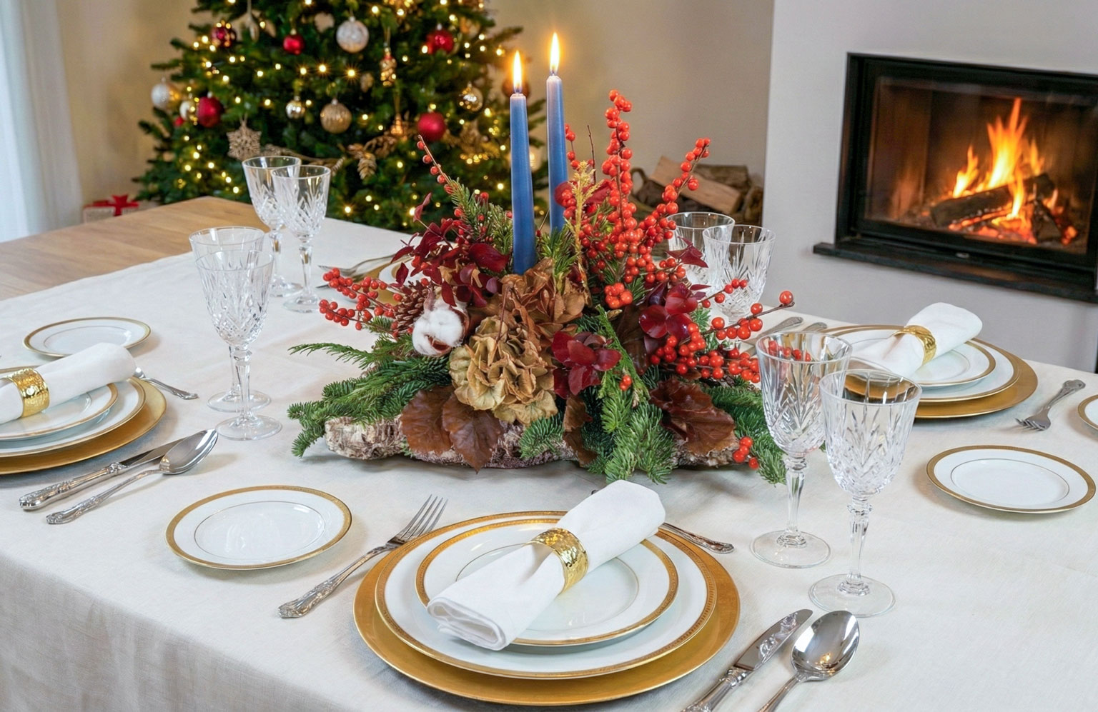 Centrotavola di Natale Elegante: Abete, Ilex e Spezie - Il Bouquet a Le Rughe - De Luca Fiori