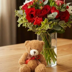 Bouquet-San-Valentino-con-vaso-di-vetro-e-peluche
