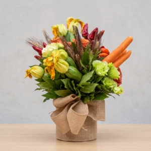 Bouquet vegano originale con carote, fiori di zucca, peperoncini e lisianthus
